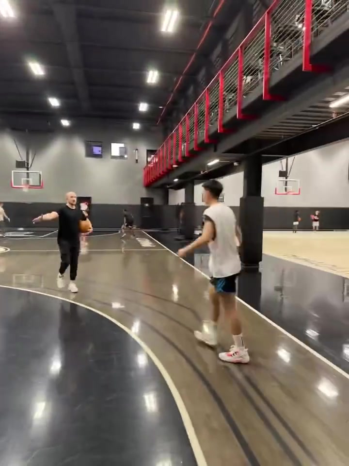 💪💦林葳已经开始特训 为参加NBA选秀做准备